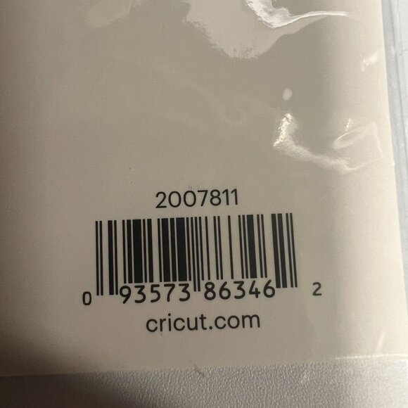 Cricut Joy Light Grip Mat 12"x4.5" - Picture 9 of 9